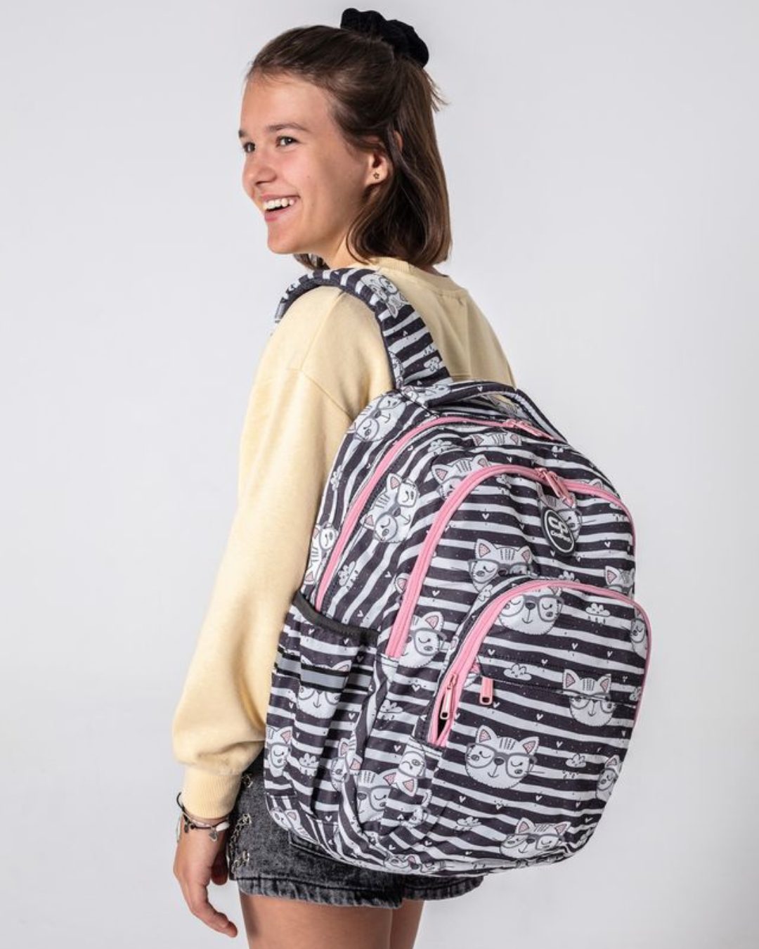 Tu mochila dice más de ti de lo que imaginas.

Divertida, auténtica y llena de personalidad, como tú.✨

Porque tu mochila también es parte de tu identidad.🎒

#Coolpack #TuFormaDeSer #TuEstiloTuIdentidad #mochilajuvenil