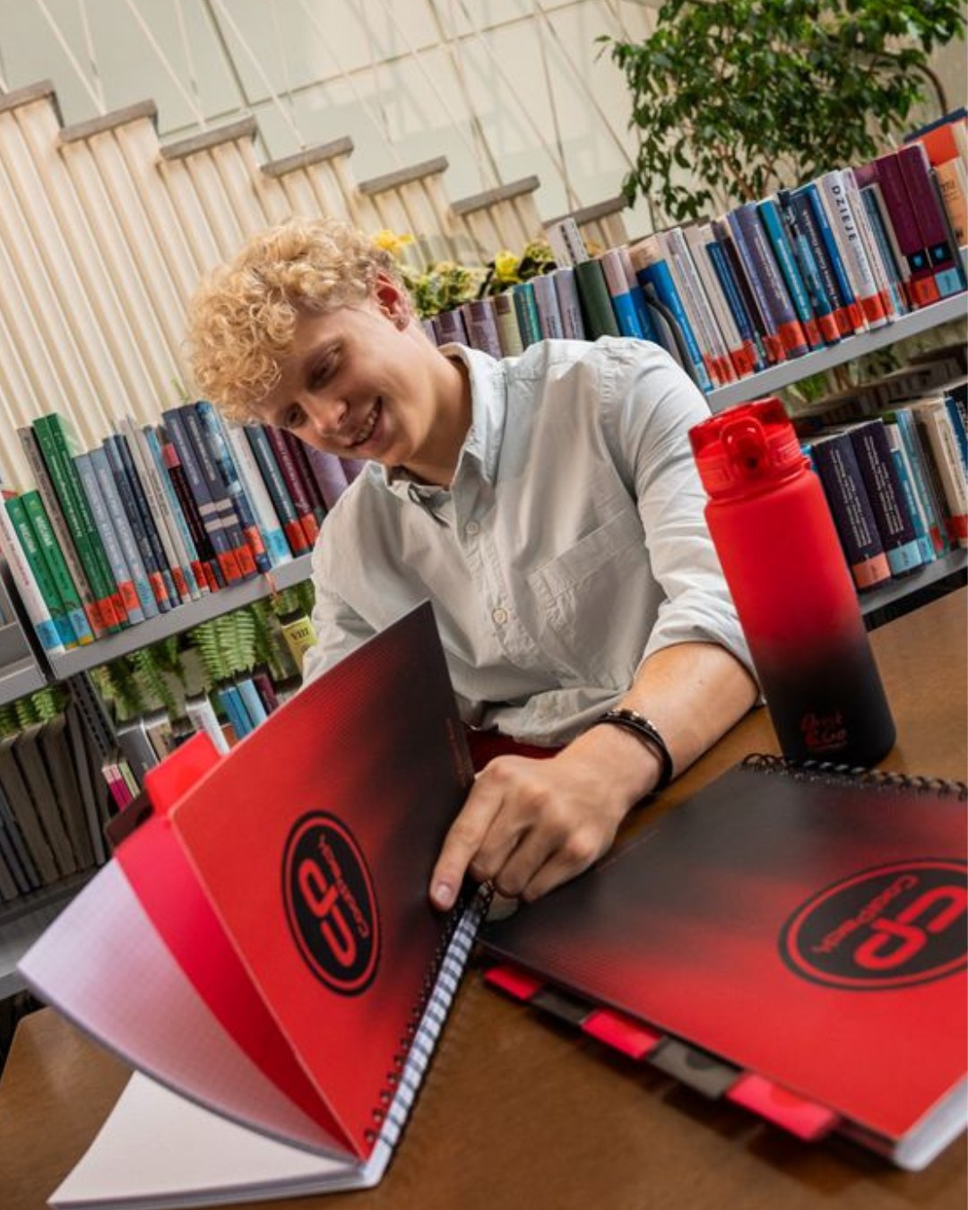 Tus ideas también merecen estilo. 📓🖊

En cada página un reflejo de tu mundo, donde tu creatividad cobra forma.

#Coolpack #MasQueMochilas #Botellas #accesorios